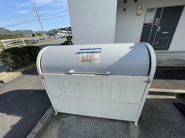 レオパレスメゾンドゥトロッポのその他|ゴミ箱