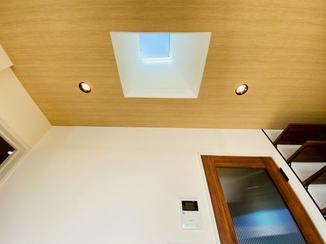 一宮市 北方町北方字中大日二（木曽川堤駅） 平屋建の居間・リビング|リビング内の天窓です