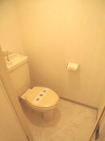 ルミエール77【キャッシュバック対象物件】のトイレ|ゆったりとした空間のトイレです※現状優先