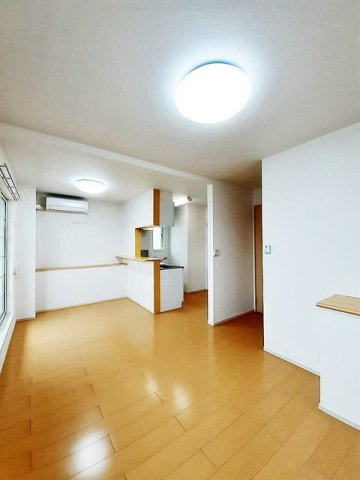 ウエストスクエア　Ｋの居間・リビング