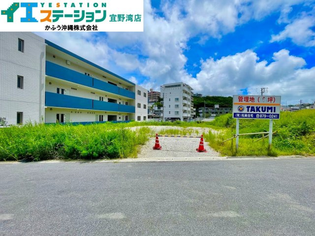 浦添市大平　土地の前面道路含む現地写真