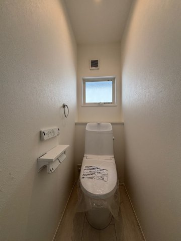 稲沢市北島町千野地新築戸建のトイレ|2階トイレ