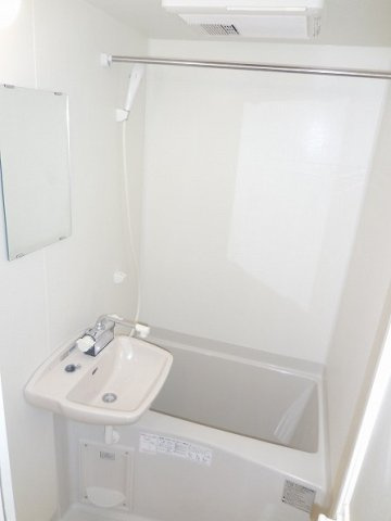 レオパレスエステルの浴室|設備・仕様は号室により異なる為、現況を優先致します。