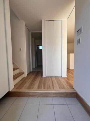 稲沢市北島町千野地新築戸建　１号棟の玄関