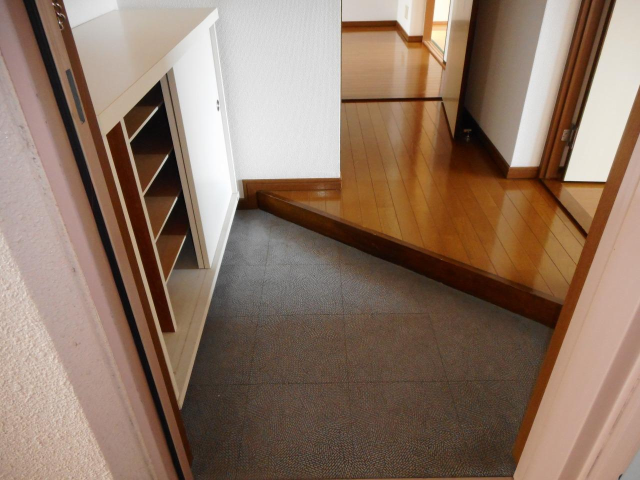 メゾンイナバBの玄関