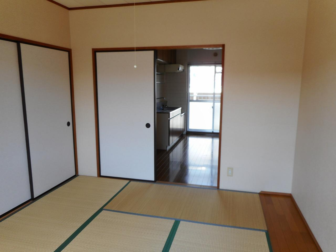 メゾンイナバBの和室