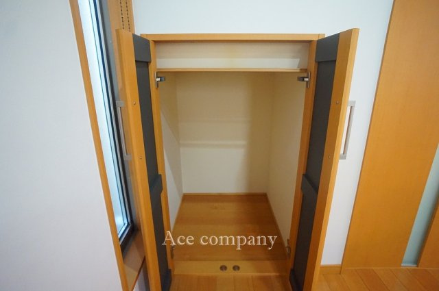 【収納】 | 東大阪市若江東町1丁目 | キッチンサイドにある階段下収納です。