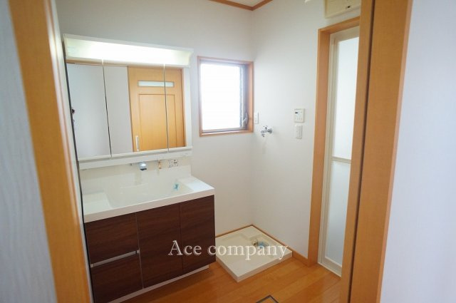 【ランドリースペース】 | 東大阪市若江東町1丁目 | 洗面室に床下収納付きです♪