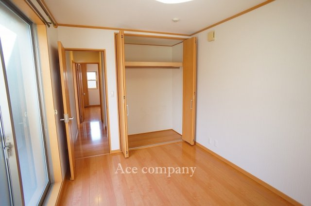 【子供部屋】 | 東大阪市若江東町1丁目 | 【2階：東側洋室6帖】クローゼット完備です♪