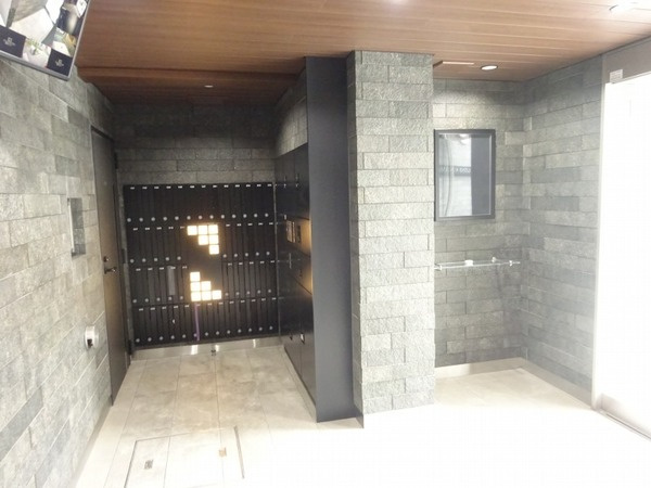 ＡＺＥＳＴ柴又のエントランス