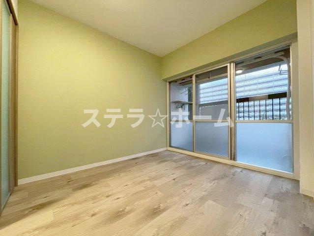 旭コーポ A棟の洋室|明るい洋室です