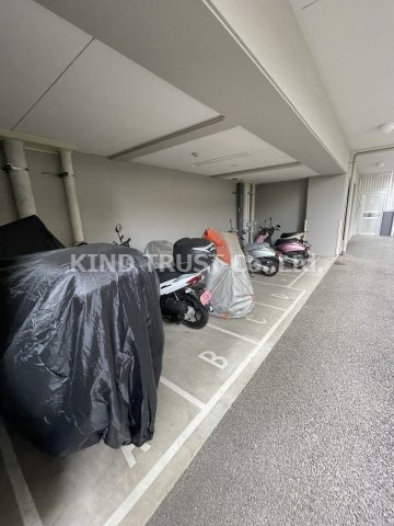 プレサンス梅田北ザ・ライブの駐車場