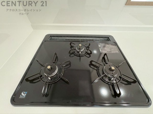 多数の調理器具を同時に使用でき、料理の効率化が可能。省エネで節約になり、様々な料理スタイルに適応できます。また、火力調整が独立しており、手入れや掃除もしやすく、今よりもっとお料理が楽しくなるかも。
