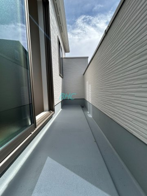 【バルコニー】 | 本宮２丁目分譲１区画１期１号地 | 朝の澄んだ空気や、夕方に吹く清々しい風を感じられるバルコニー。