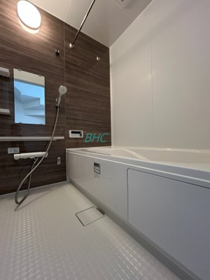 【浴室】 | 本宮２丁目分譲１区画１期１号地 | 一日の疲れを癒すバスルームは、心地よいリラックスを叶える清潔感溢れる美しい空間です。