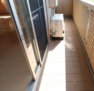 【バルコニー】 | コンフォートⅡ | 洗濯ものがすぐ乾きます♪南向き・日当たり良好♪※同施工