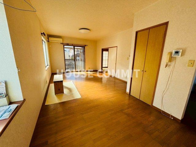 八街は　中古戸建の居間・リビング