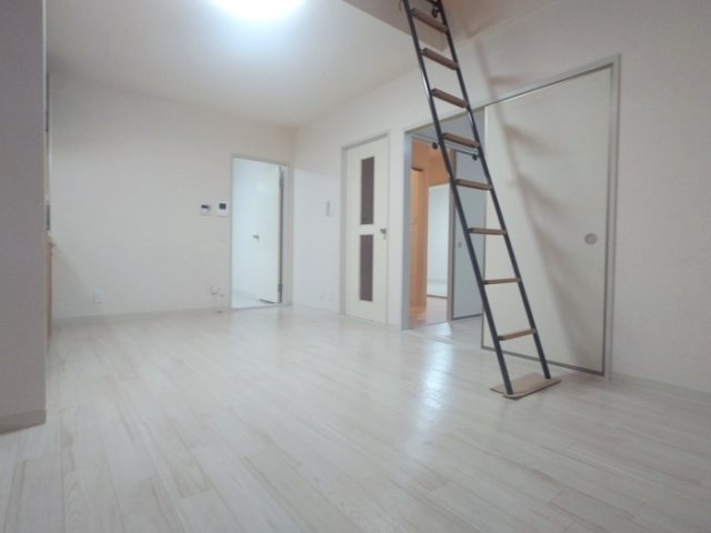 オークヴィレッジ花園　Ｂの居間・リビング