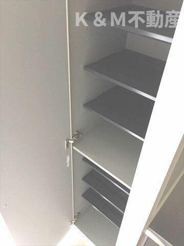 Ｂ・ＦＬＡＴＳの玄関|収納もある玄関です