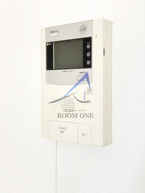 スカイコート護国寺のセキュリティ|モニター付きインターホンです。