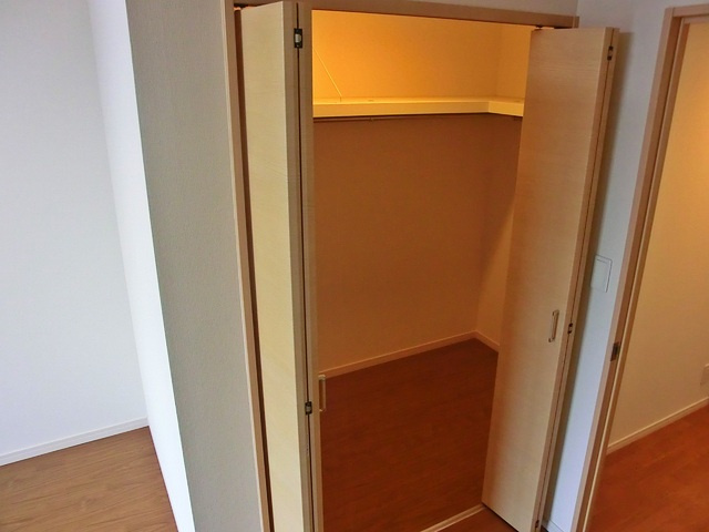 リブリ・ゆうやの収納|収納力のあるウォークインクローゼット！