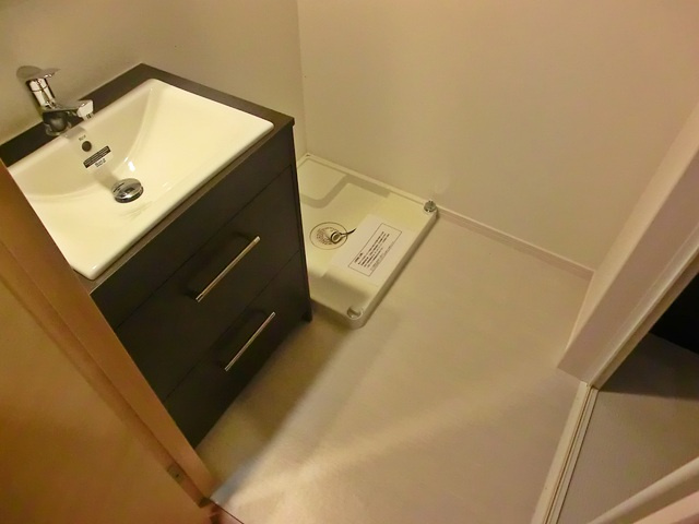 リブリ・ゆうやの洗面所|脱衣スペースに洗濯機置き場あります♪