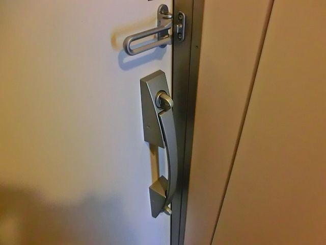 リブリ・ゆうやの玄関|安心のダブルロックです♪