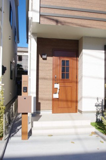 【玄関】 | 【仲介手数料無料！！】府中市新町3丁目　新築戸建て（全3棟）B号棟　5290万円