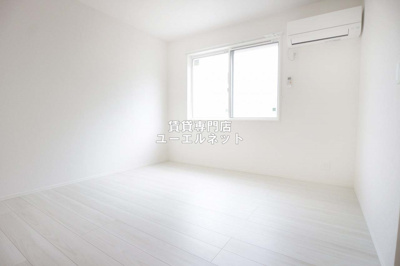 【寝室】 | ラ・パーチェ江坂１ | 明るく開放感のある居室で、自分だけのくつろぎ空間を。