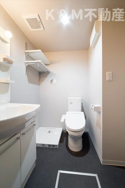 ko’olinaのトイレ|落ち着いた色調のトイレです