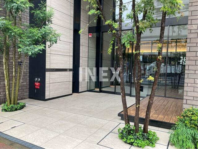 横浜市中区野毛町２丁目の賃貸マンションのエントランス