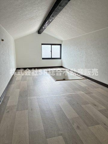 加納8丁目　中古戸建の収納|屋根裏収納もフロアタイルとクロスで仕上げておりお部屋の様な仕上がりです♪