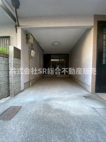加納8丁目　中古戸建の駐車場|十分なサイズの車庫スペース