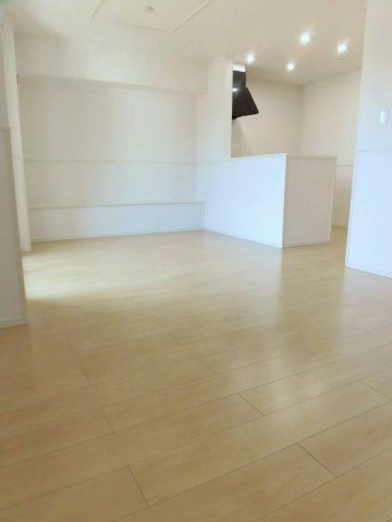 フォレスト本町の居間・リビング