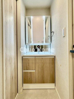 【駐車場】 | グローリア初穂お花茶屋 | 【敷地内駐車場】最新の空き状況や費用などの詳細は担当スタッフまでお問い合わせください。