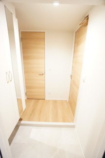 【玄関】 | Grand Vert | ※同物件・反転タイプの写真です。