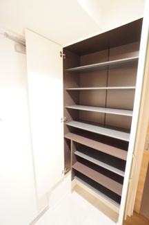 【玄関】 | Grand Vert | ※同物件・反転タイプの写真です。