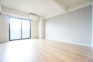 【居間・リビング】 | Grand Vert | ※同物件・反転タイプの写真です。