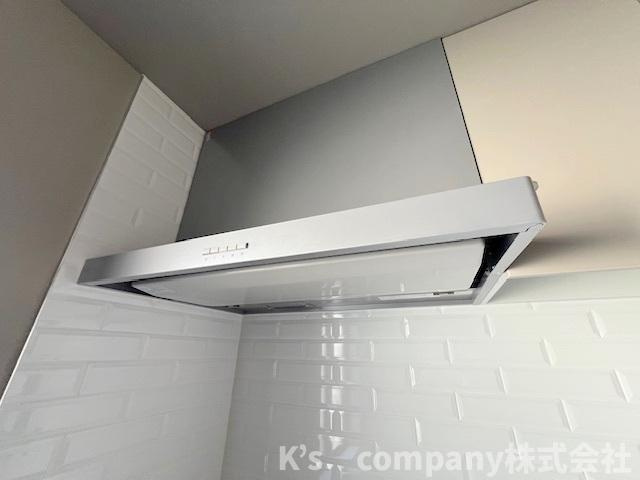 高座郡寒川町一之宮5丁目　中古戸建のキッチン|お手入れのしやすいスリムタイプのレンジフード☆