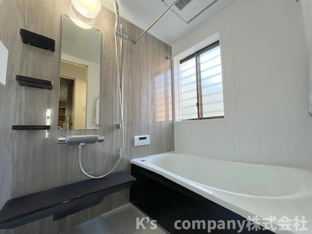 高座郡寒川町一之宮5丁目　中古戸建の浴室|木目調の優しい印象の浴室スペース◇一日の疲れを癒す心地の良い空間☆