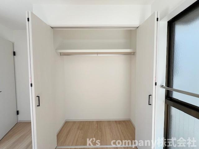 高座郡寒川町一之宮5丁目　中古戸建の収納|洋室5.2帖の収納スペース◇