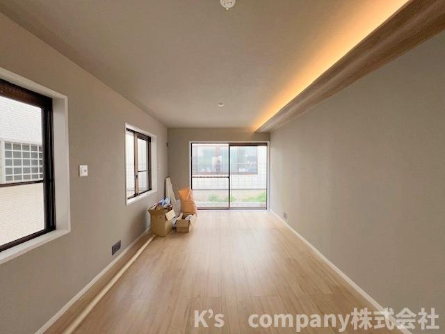 高座郡寒川町一之宮5丁目　中古戸建の居間・リビング|間接照明がおしゃれな雰囲気の心地の良い空間☆