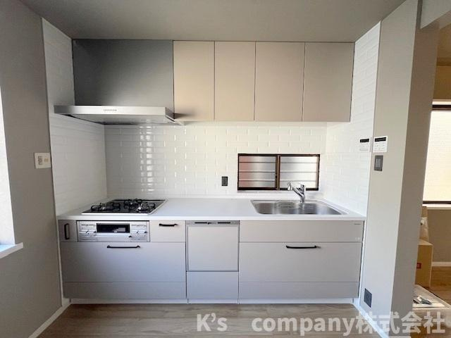 高座郡寒川町一之宮5丁目　中古戸建のキッチン|吊戸棚収納が充実しているキッチン☆