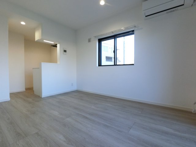 robot home 寒川町の居間・リビング