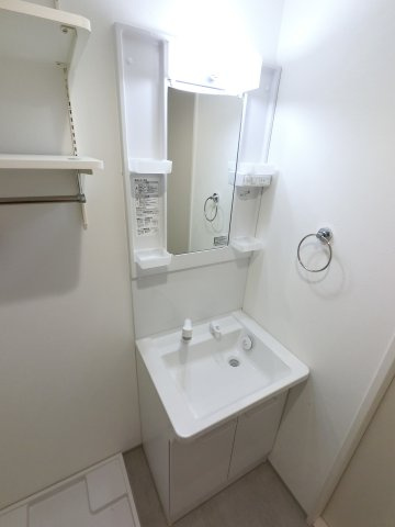 robot home 寒川町の独立洗面台