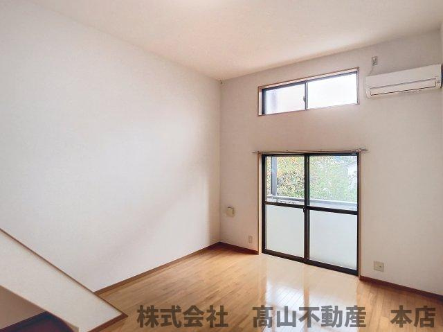 ジェニファーⅤの居間・リビング