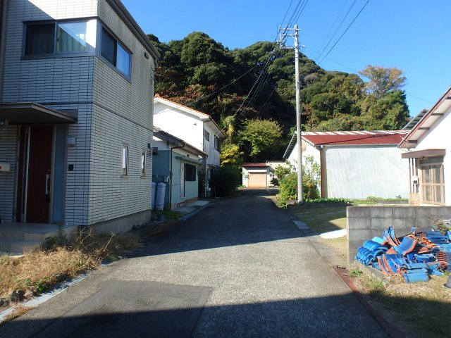 S1752H　吉佐美　美築中古注文住宅の前面道路含む現地写真