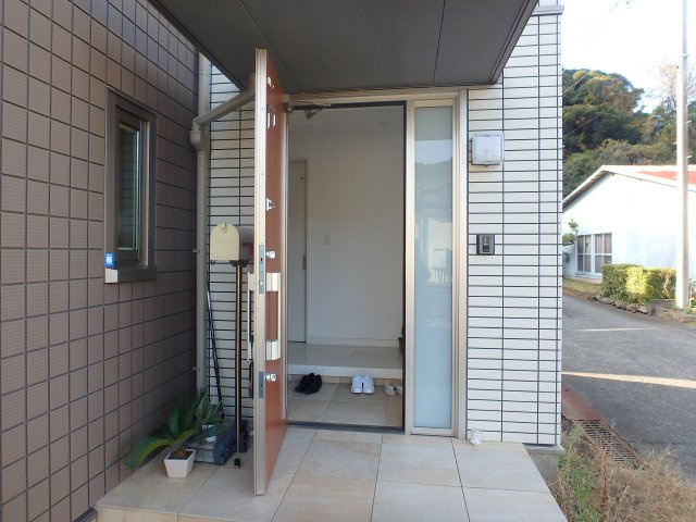 S1752H　吉佐美　美築中古注文住宅の玄関