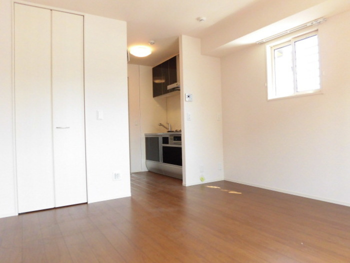 エントラール　Ａの居間・リビング|洋室10.7帖です★