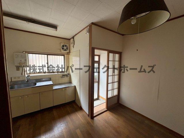 上神田2丁目テラスハウス　賃貸の居間・リビング|こちらの居間で趣味の時間をお楽しみください